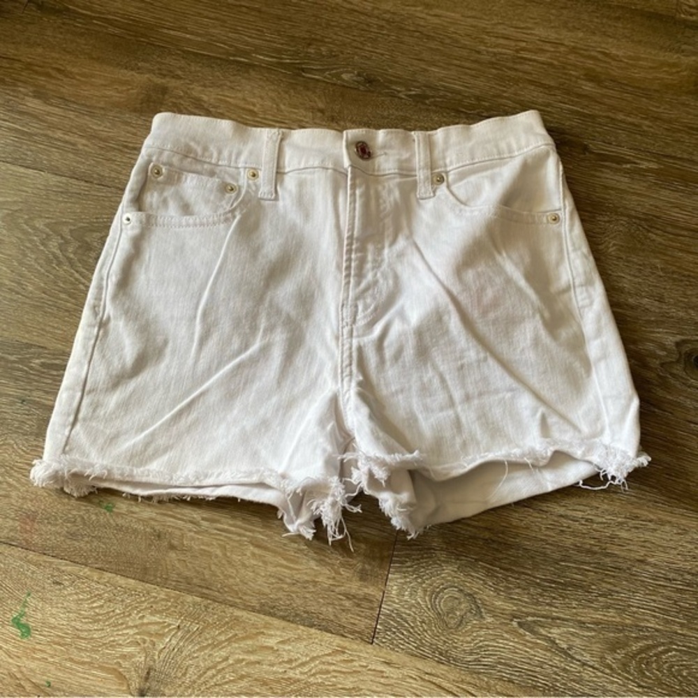 Gap Shorts Women’s Size 28R 3” Short White Cut Off